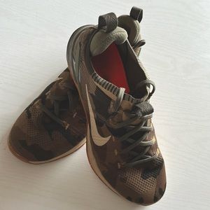 Men’s Nike Metcon camo shoes - size 11.